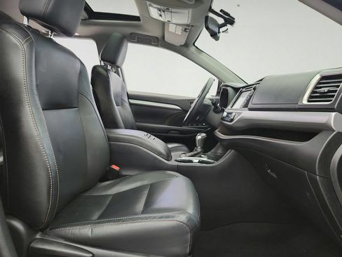 Used 2016 Toyota Highlander XLE AWD/4WD image 31