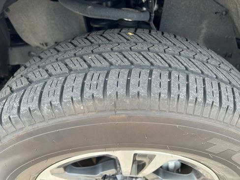 Used 2019 Toyota Tacoma TRD Sport AWD/4WD image 5