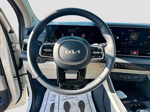 New 2026 Kia Carnival EX FWD image 11
