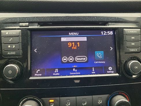 Used 2018 Nissan Rogue S image 25