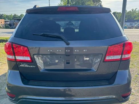 Used 2019 Dodge Journey SE FWD image 8