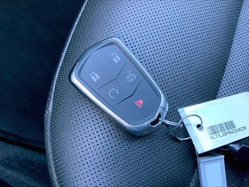 Used 2025 Chevrolet Trax RS w/ Sunroof Package image 15