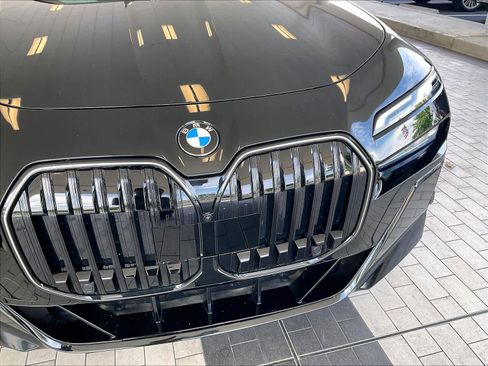 Used 2025 BMW 740i w/ Premium Package RWD image 33