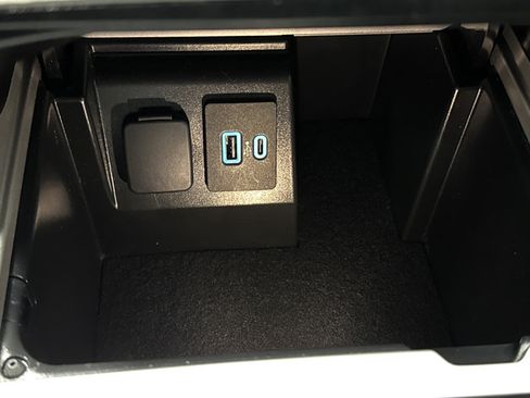 Used 2023 Ford Explorer ST-Line AWD/4WD image 24