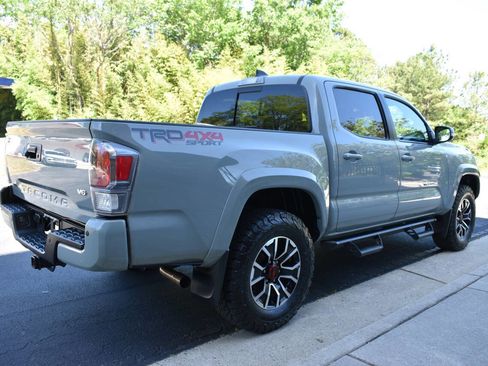 Used 2022 Toyota Tacoma TRD Sport w/ Technology Package AWD/4WD image 3