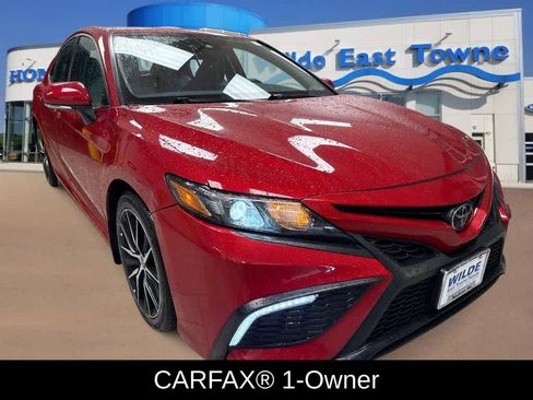 Used 2022 Toyota Camry SE image 2