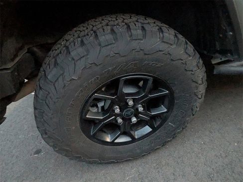 Used 2024 Jeep Wrangler Unlimited image 7