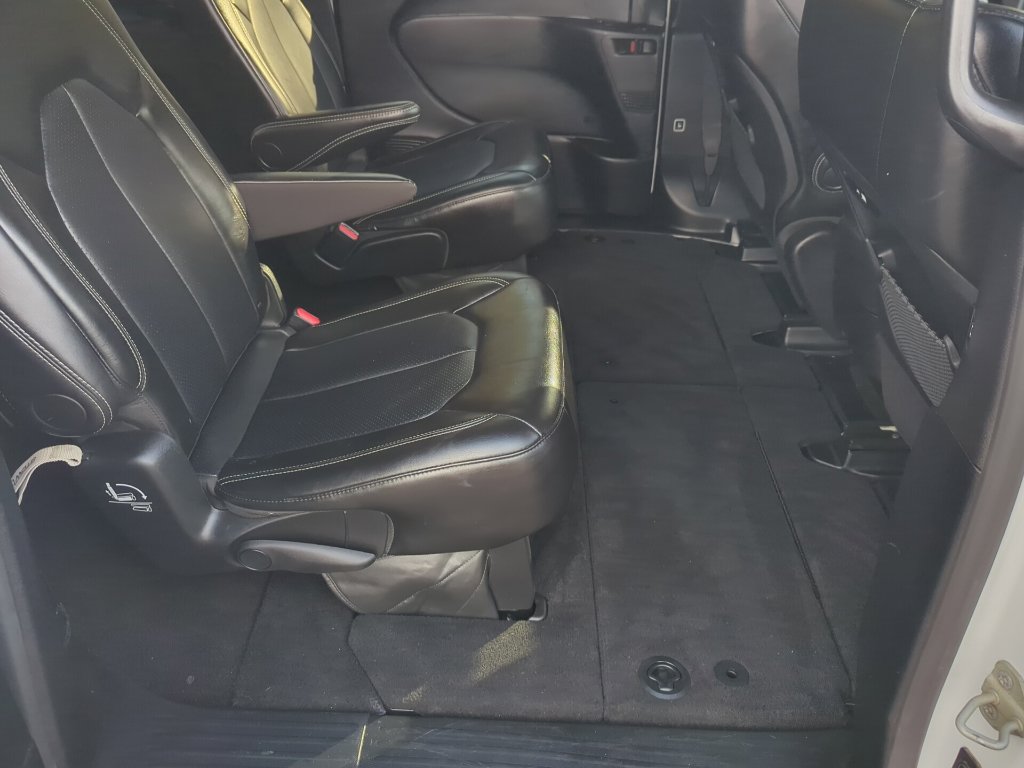 Used 2025 Chrysler Pacifica Select FWD image 49