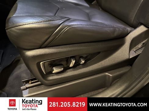 Used 2020 Cadillac Escalade Luxury w/ Escalade Sport Edition image 11