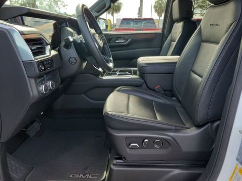 Certified 2025 GMC Yukon XL Denali image 23