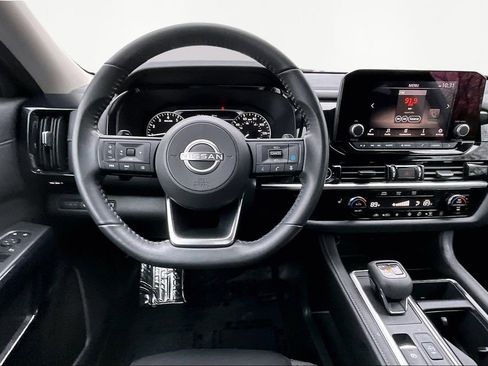 Used 2024 Nissan Pathfinder SV w/ Cargo Package image 10