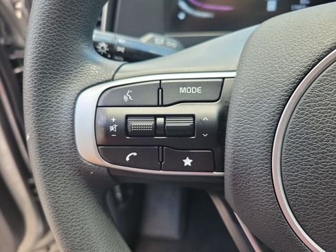 Used 2025 Kia Sportage LX FWD image 18