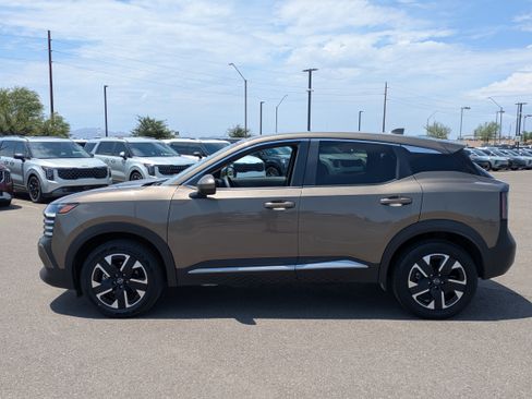 Used 2025 Nissan Kicks SV AWD/4WD image 2