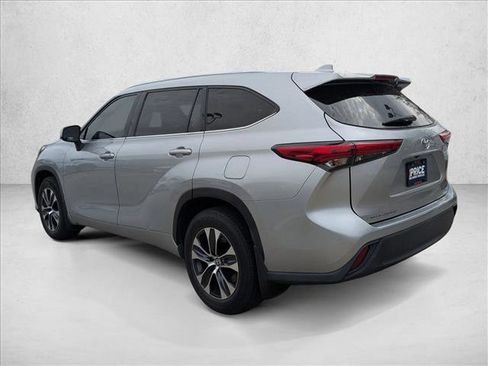 Used 2020 Toyota Highlander XLE image 7