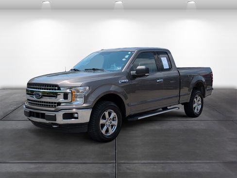 Used 2018 Ford F150 XLT w/ Equipment Group 301A Mid AWD/4WD image 4