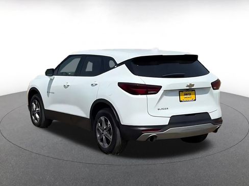 Used 2025 Chevrolet Blazer LT FWD image 9