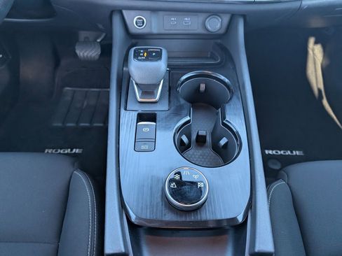 Used 2023 Nissan Rogue S image 22