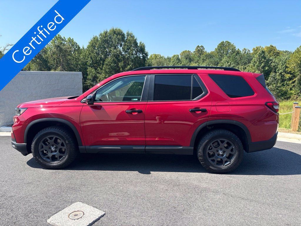Used 2025 Honda Pilot TrailSport image 8