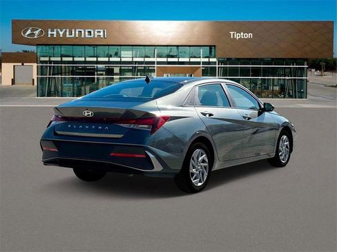 New 2024 Hyundai Elantra SEL image 7