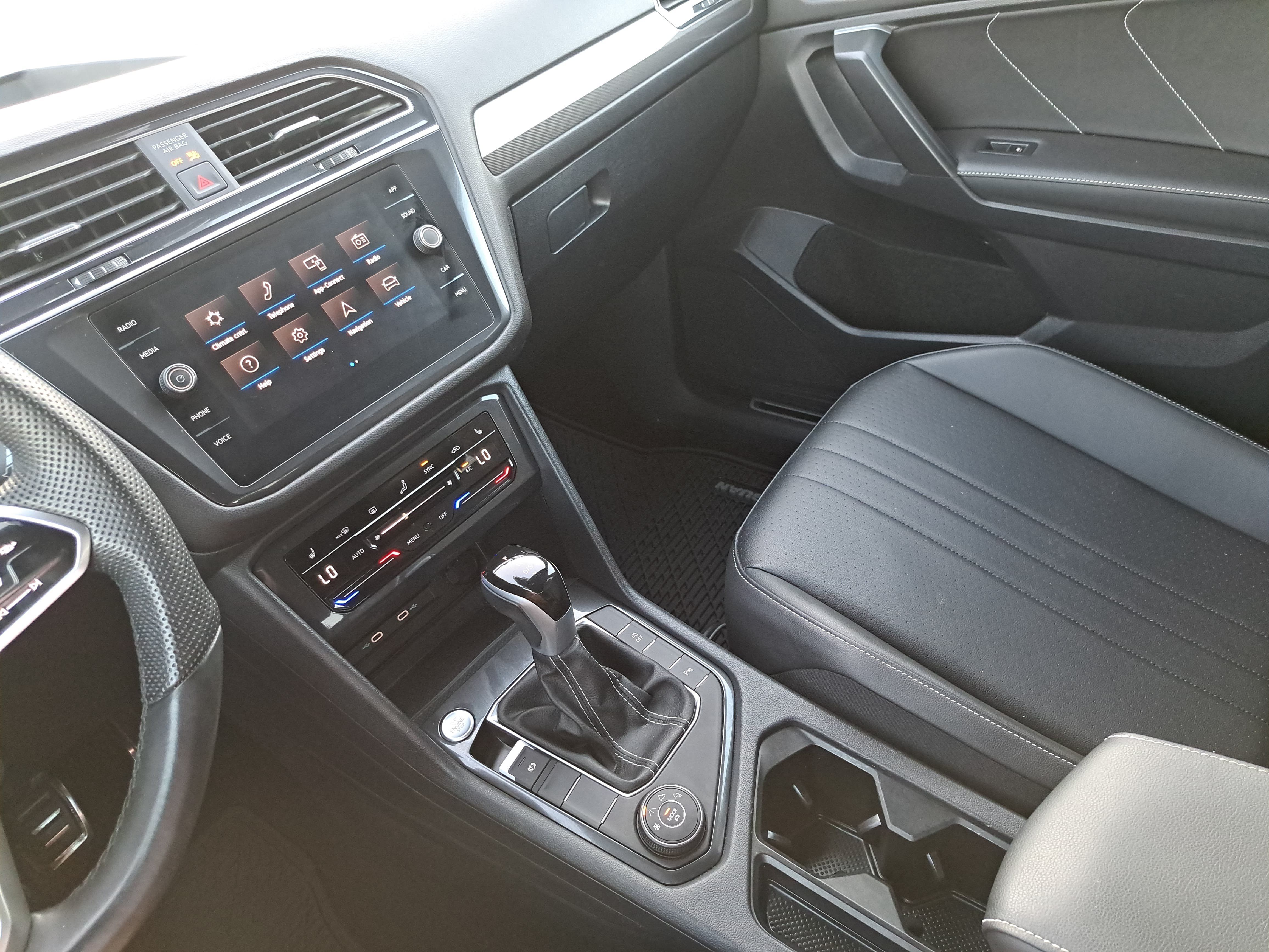 Used 2024 Volkswagen Tiguan SE R-Line AWD/4WD image 26