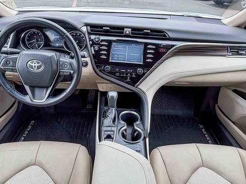 Used 2018 Toyota Camry XLE image 11