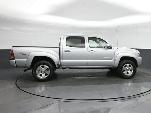 Used 2005 Toyota Tacoma PreRunner image 8
