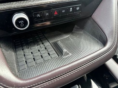 Used 2025 Ford Explorer Platinum w/ Ultimate Package image 50