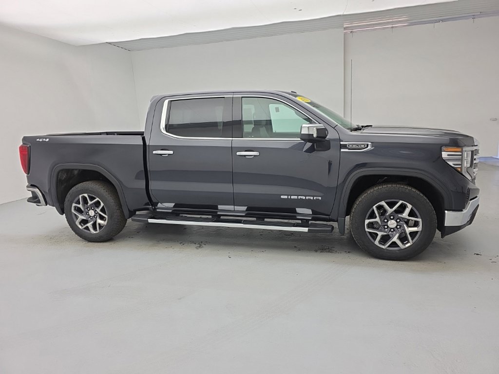 Used 2022 GMC Sierra 1500 SLT w/ SLT Convenience Package AWD/4WD image 14