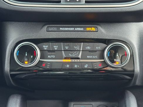 Used 2022 Ford Escape SEL image 20