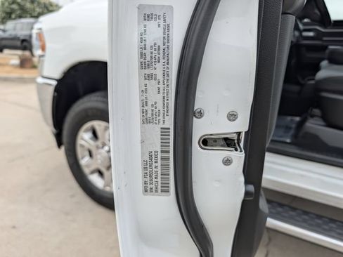 Used 2024 RAM 2500 Big Horn AWD/4WD image 37