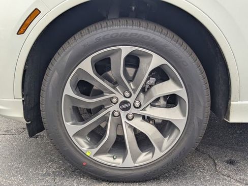 New 2026 Lincoln Aviator AWD image 11