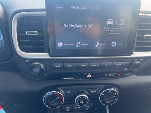 Used 2023 Hyundai Venue SE image 27