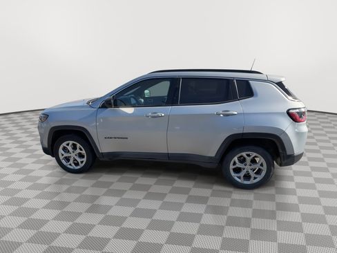 Used 2024 Jeep Compass Latitude AWD/4WD image 5