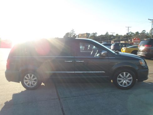 Used 2012 Chrysler Town & Country Touring-L w/ Trailer Tow Group image 5