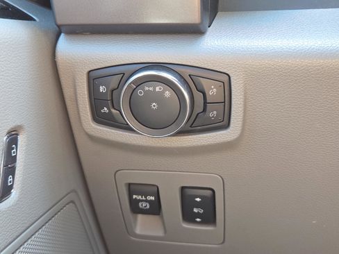 Used 2017 Ford F150 XLT w/ Equipment Group 302A Luxury image 24