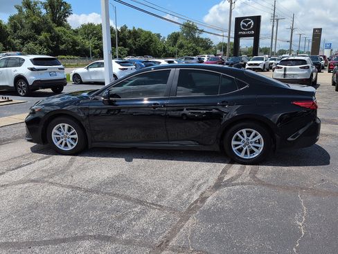 Used 2025 Toyota Camry LE w/ Convenience Package FWD image 4