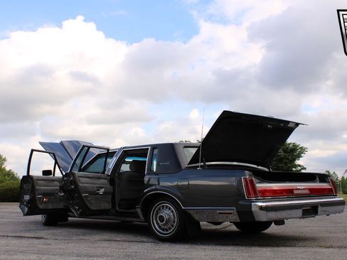 Used 1986 Lincoln Town Car image 20