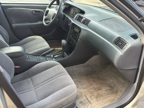 Used 2000 Toyota Camry CE FWD image 26