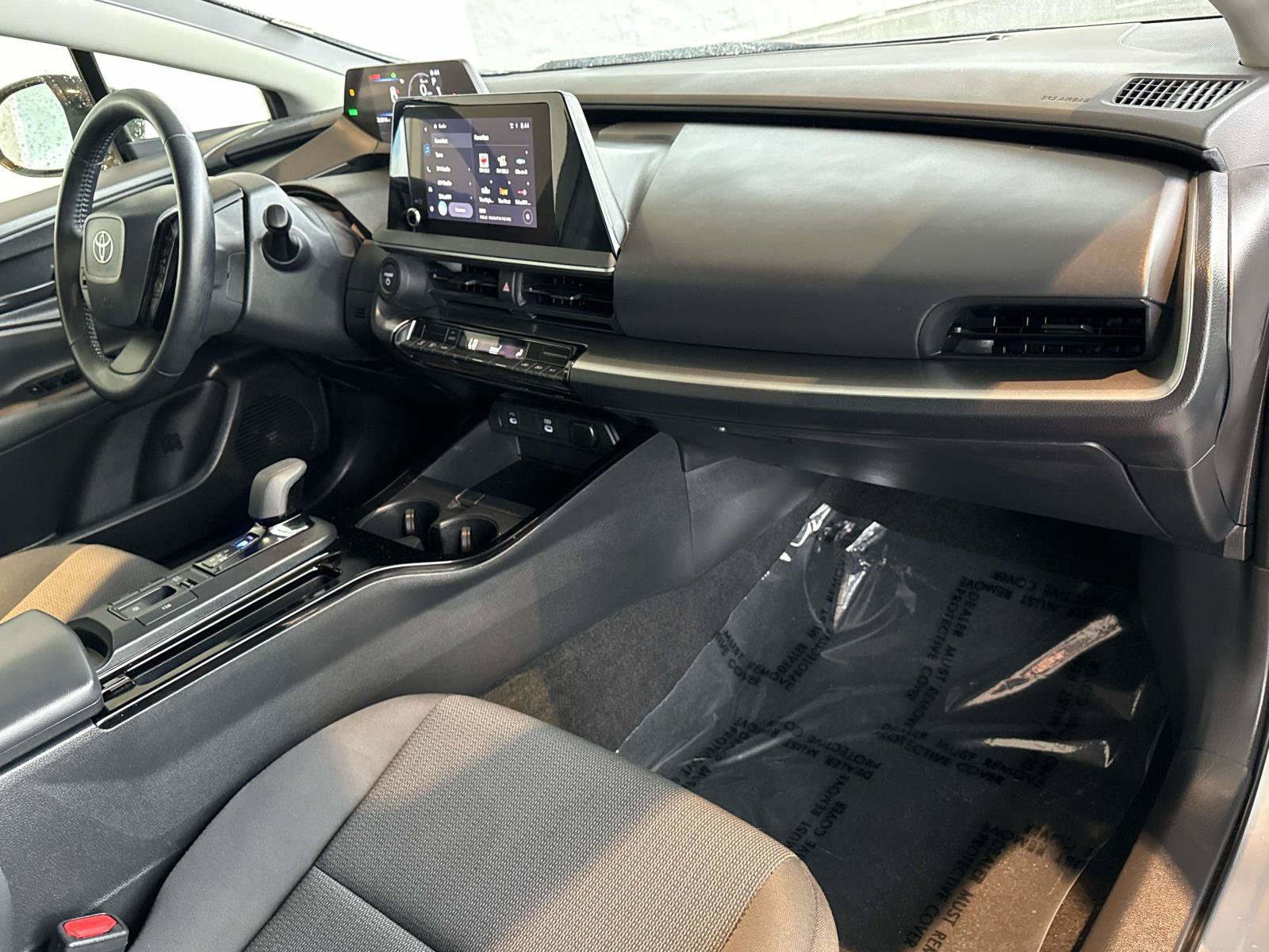 Used 2025 Toyota Prius LE FWD image 18