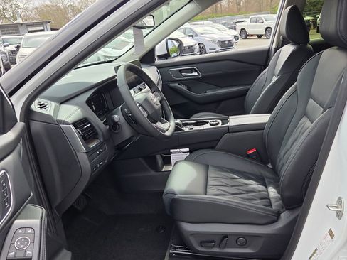 New 2026 Nissan Rogue Platinum image 3