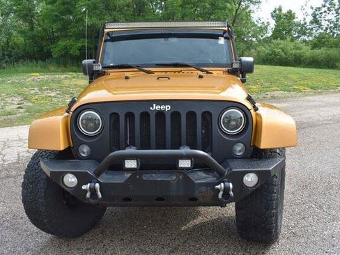 Used 2014 Jeep Wrangler Unlimited Sahara w/ Connectivity Group AWD/4WD image 11