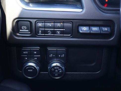 Used 2023 GMC Yukon AT4 w/ AT4 Premium Package image 33