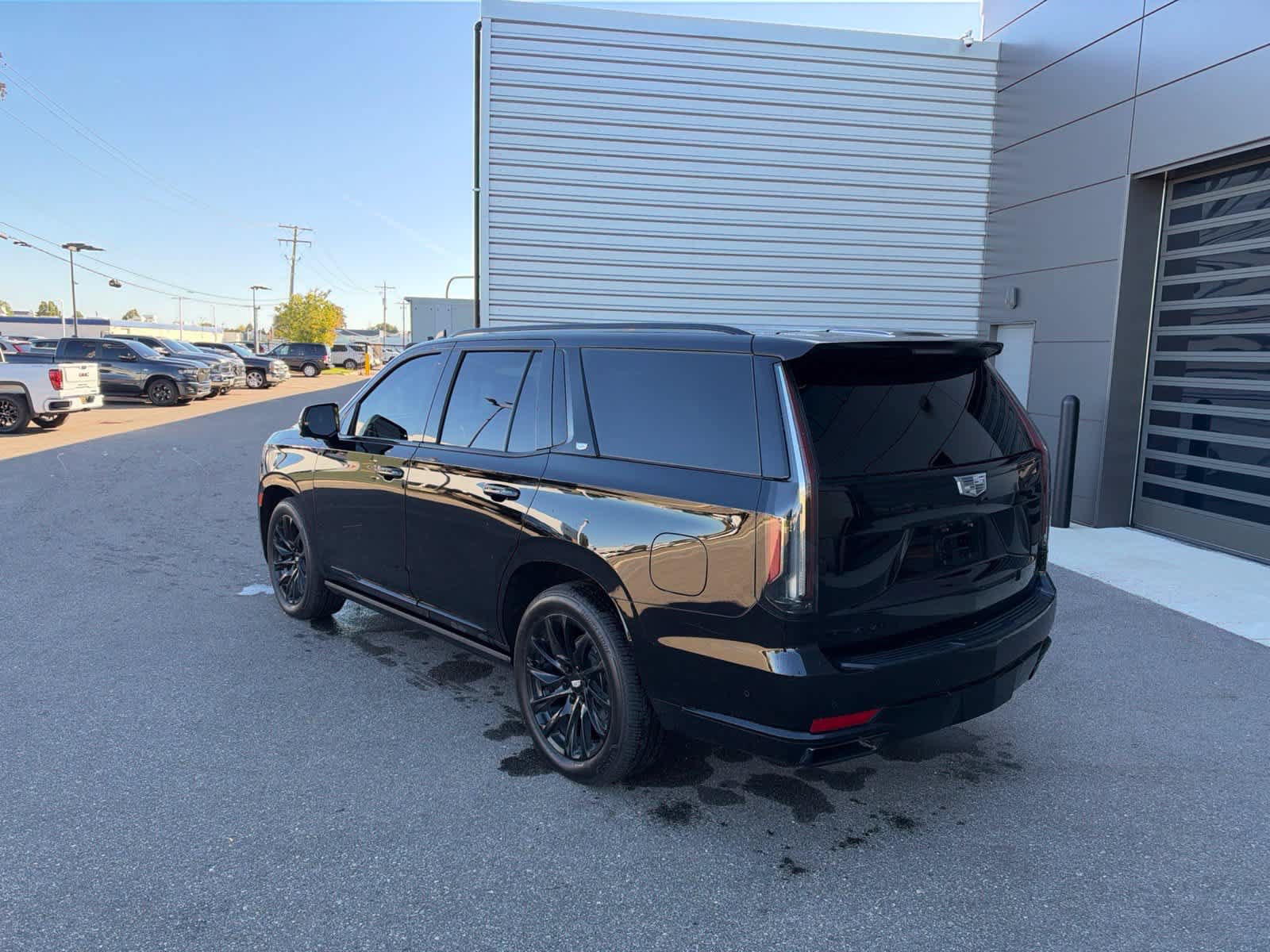 Used 2024 Cadillac Escalade Sport Platinum w/ LPO, ONYX Package AWD/4WD image 3