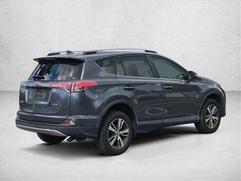 Used 2017 Toyota RAV4 XLE FWD image 5