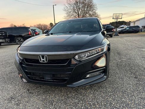 Used 2018 Honda Accord Sport image 10