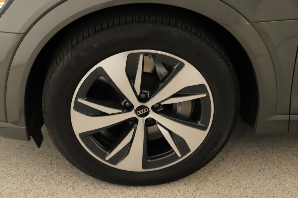 Certified 2024 Audi Q8 e-tron Premium AWD/4WD image 33