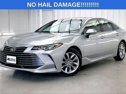 Used 2020 Toyota Avalon XLE w/ Moonroof Package FWD image 2