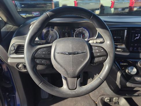 Used 2018 Chrysler Pacifica Touring-L image 13