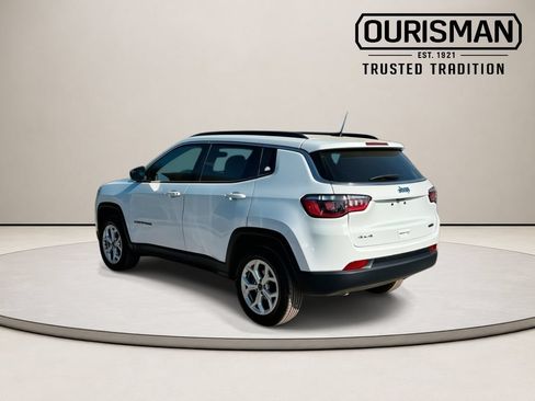 Used 2025 Jeep Compass Latitude w/ Sun & Sound Group AWD/4WD image 5