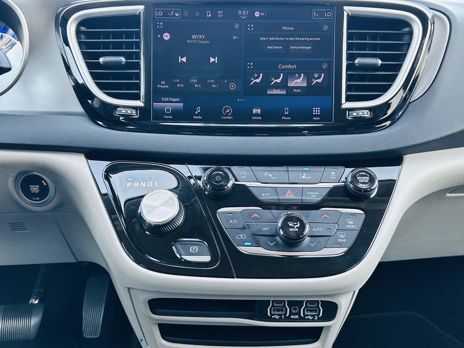 Used 2023 Chrysler Pacifica Touring-L FWD image 19